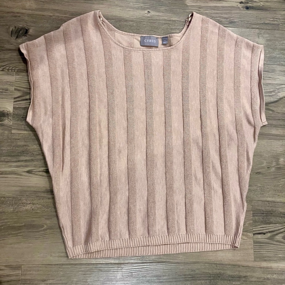 Cyrus Tan/Peach Top